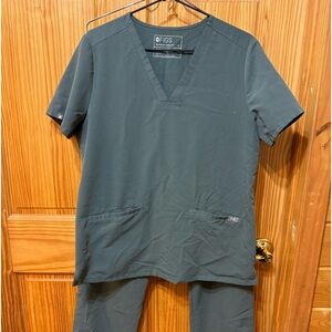 Women’s Figs Scrubs Sz medium